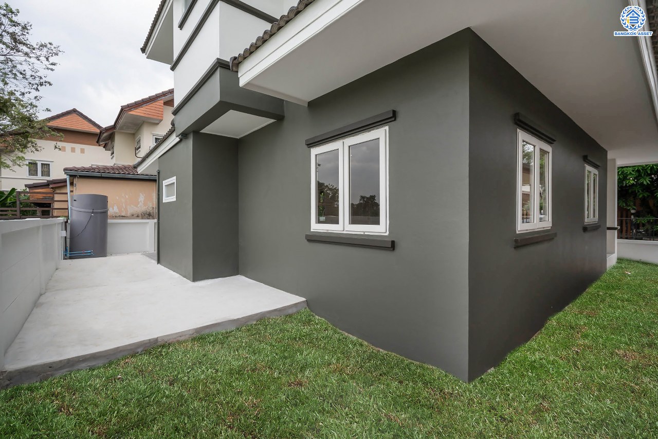 บ้านมือสองตกแต่งใหม่ โครงการ ลภาวัน15 ราชพฤกษ์ เนื้อที่ 50.5 ตร.ว. ฟังก์ชันครบ 3 ห้องนอน 3 ห้องน้ำ 2 ที่จอดรถ บ้านสวยสภาพดี พร้อมเข้าอยู่ บนทำเลศักยภาพติดถนนราชพฤกษ์ เชื่อมสู่แจ้งวัฒนะได้อย่างรวดเร็ว ใกล้รถไฟฟ้าสายสีม่วง "สถานีบางรักใหญ่"